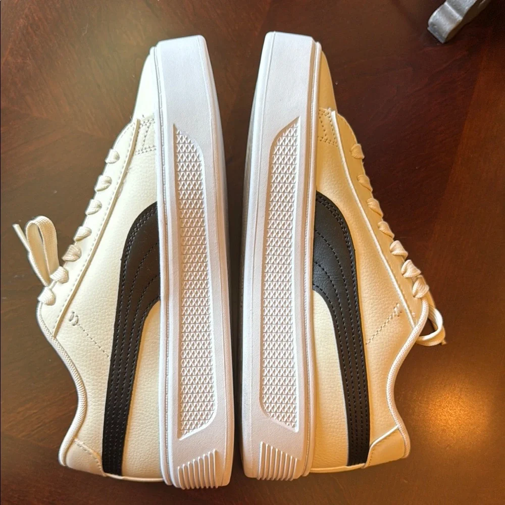 New No tag Puma Women’s Off-White Leather Platform sneakers size 8